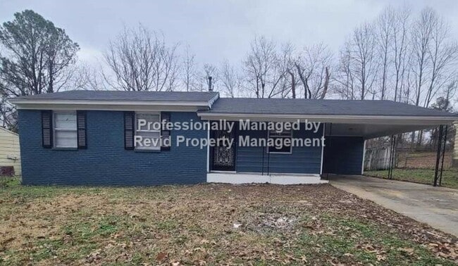 Building Photo - FIRST MONTH FREE!!! Newly Renovated 3 Bedroom Home!