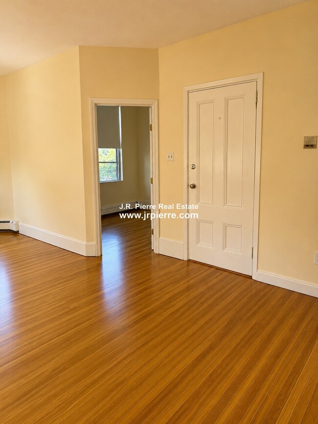 Photo - 394 Broadway Unidad 2