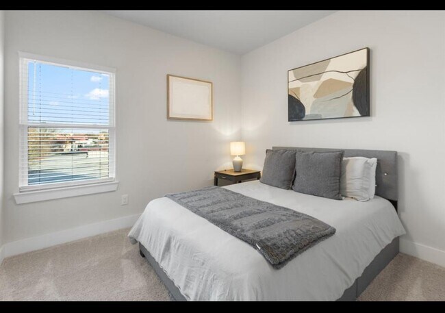 Photo - 4681 Bellfort Ave Unidad A