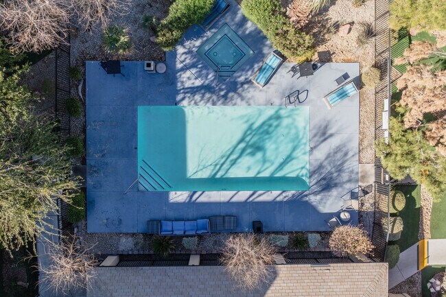 Swimming Pool & Hot Tub