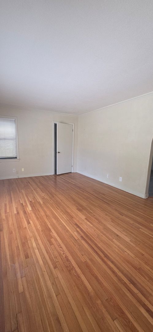 Building Photo - Pitzer Properties Unit 107 E. 35th Place Tulsa, OK  74105