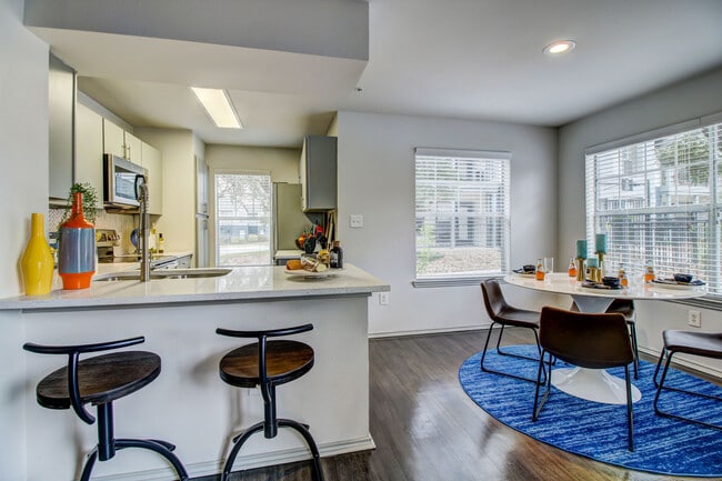 Noah Apartments