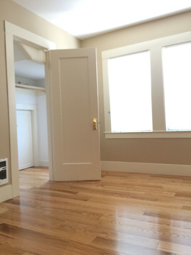 Photo - 1072 45th St