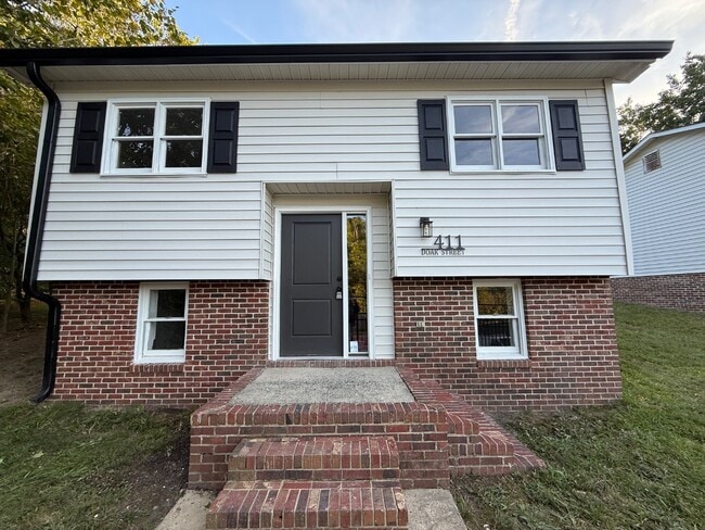 Photo - 411 Doak St