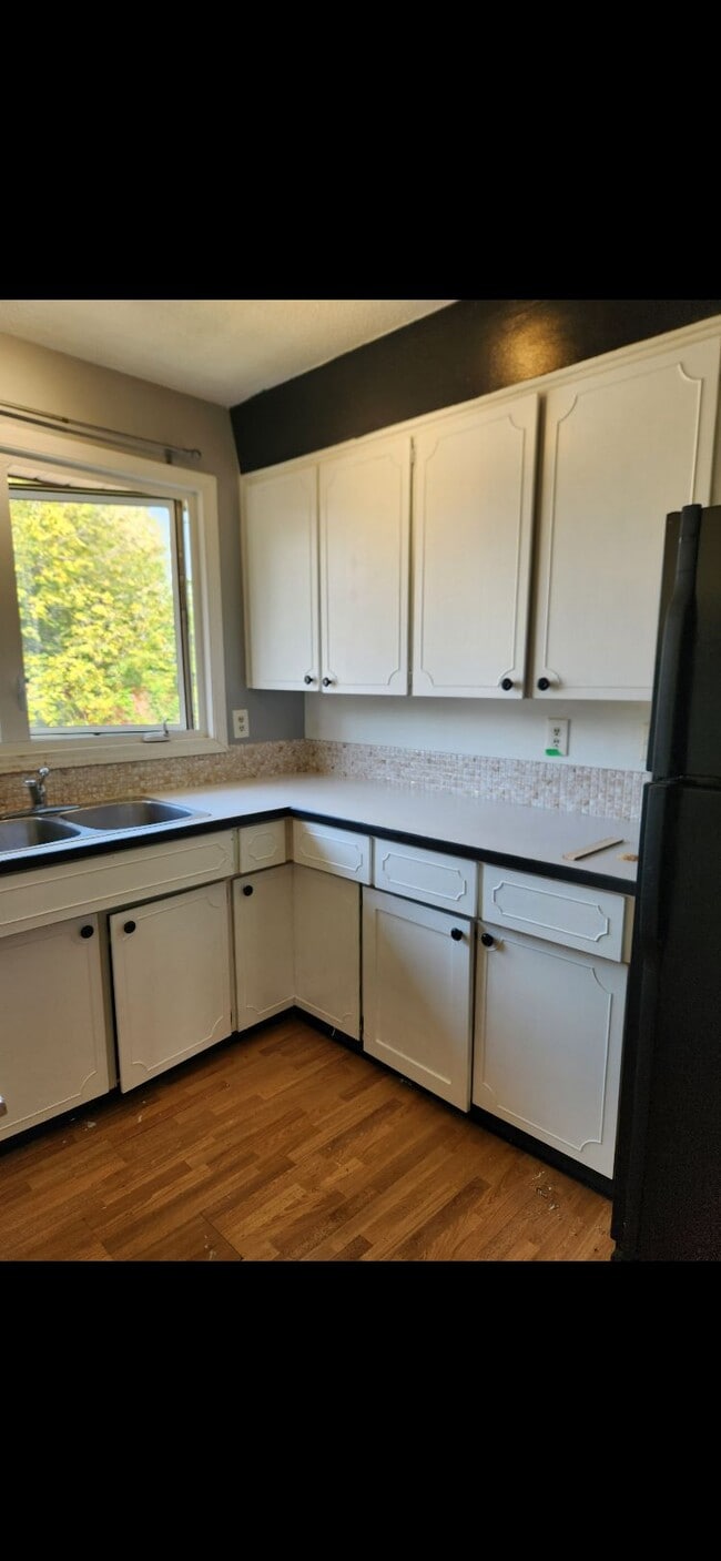 Photo - 3116 112 Av NW