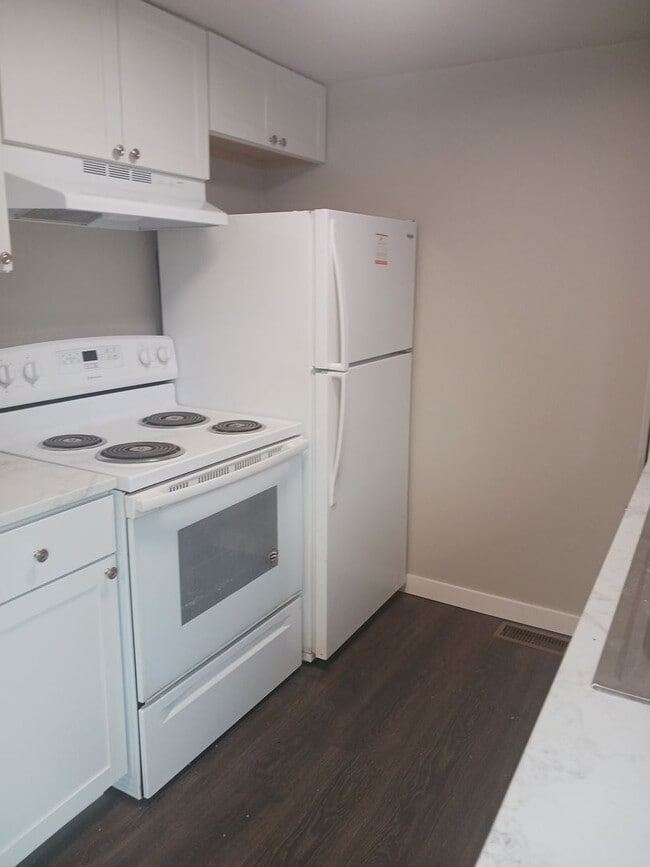 Photo - 1013 W 10th St Apartment Unit #4