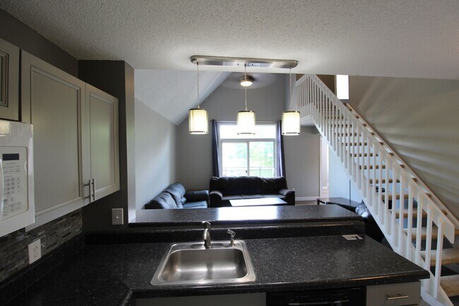 1348 Hunters Rd
