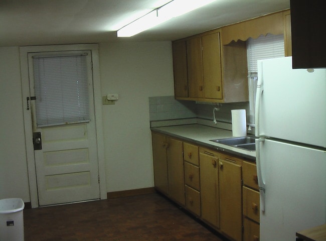 Main entrance - 538 W Exchange St Unit 2 FL