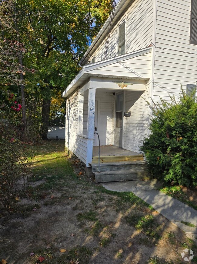 Building Photo - 118.5 W Walnut St Unit 118.5 W Walnut Rental