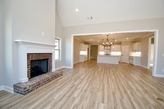 Photo - 1726 Creekside Ln