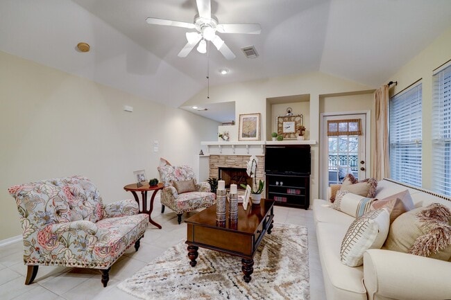 10 Stone Creek Pl
