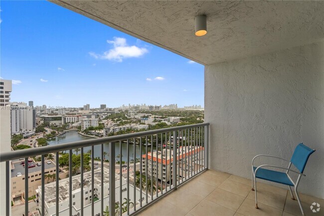 Building Photo - 2655 Collins Ave Unit 2108 Rental