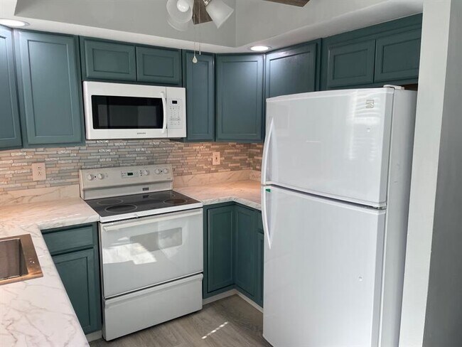 Photo - 156 NE 20th Ct