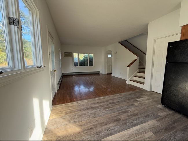 Photo - 143 E High St