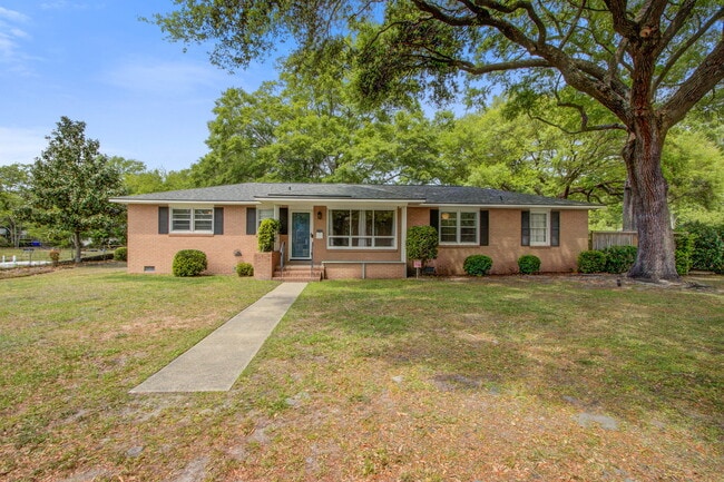 Building Photo - 1502 Woodcrest Ave