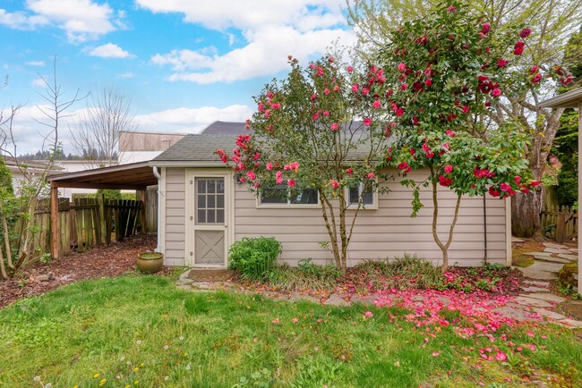 Building Photo - Cozy Studio in West Linn Rental