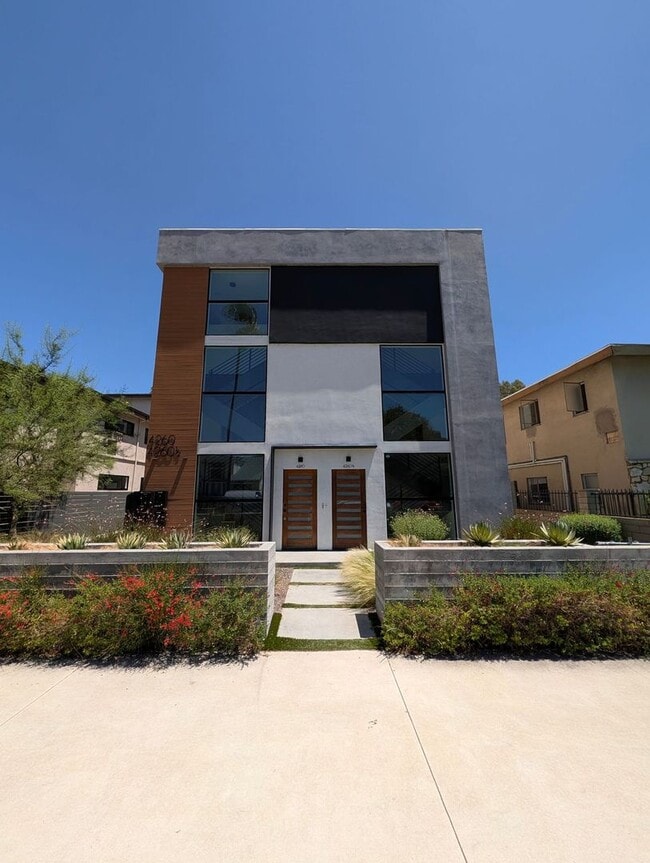 Building Photo - 4260 Laurel Canyon Blvd Unit 4262.5