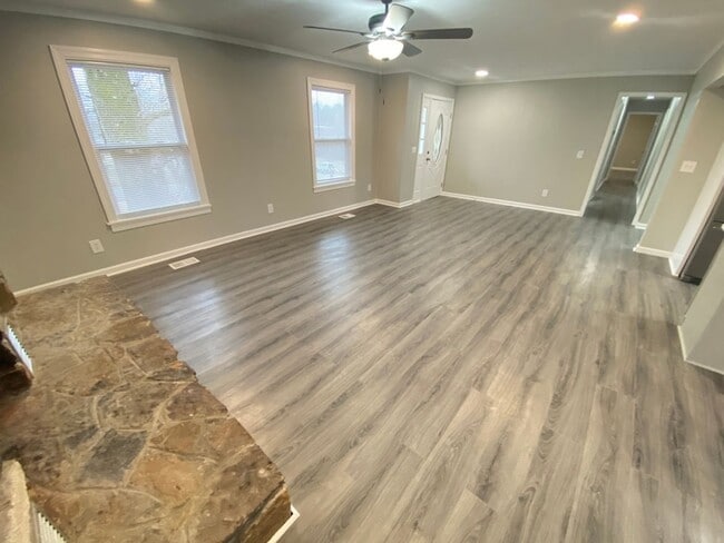 Photo - 337 Hickory Dr