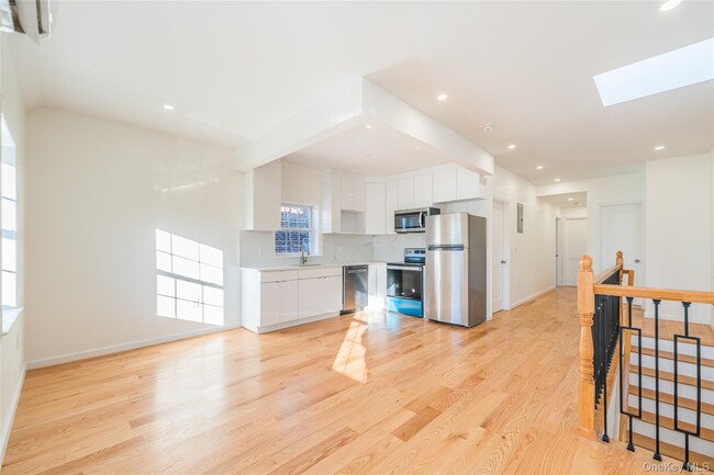 Photo - 82-33-82165 165th St