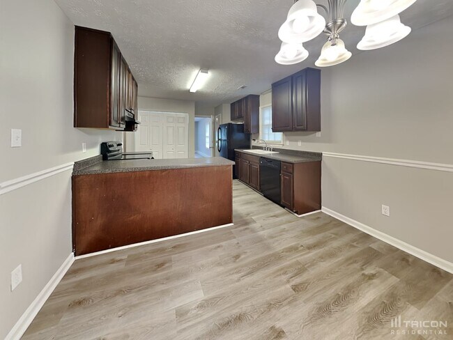 Photo - 40 Rosebud Ln House