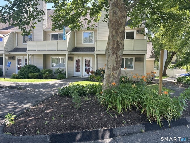 Building Photo - 160 Willow Springs Unit 160