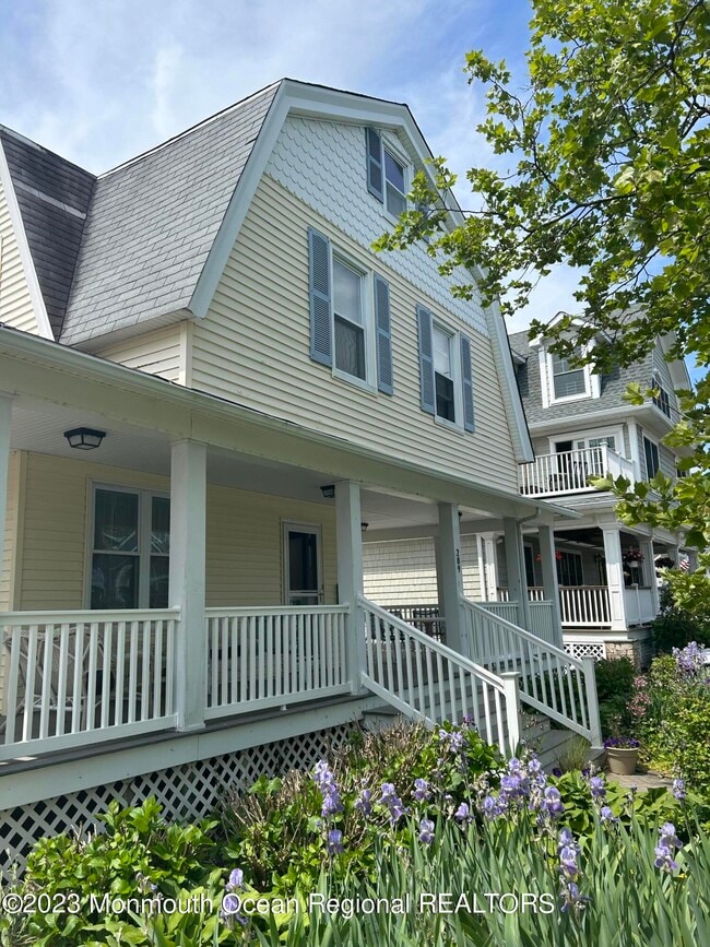 Photo - 209 4th Ave