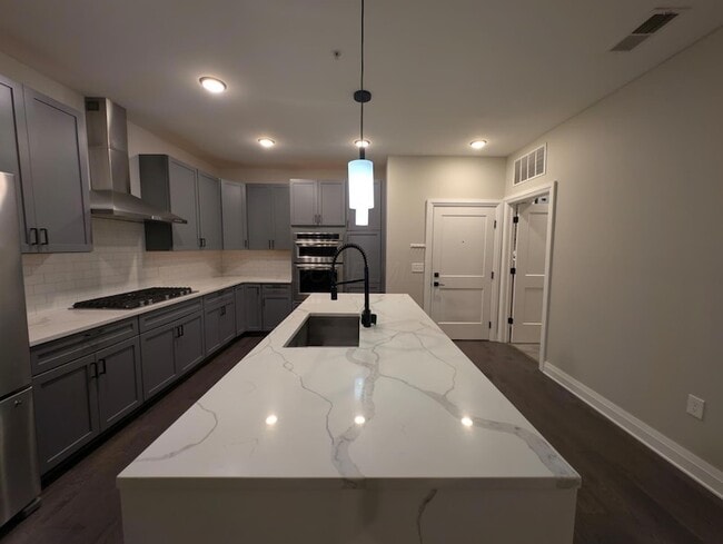 Building Photo - 751 N 6th St Unit 105