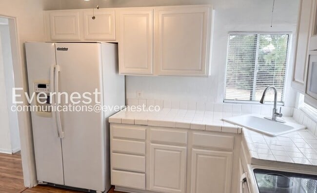 61 N Hobson