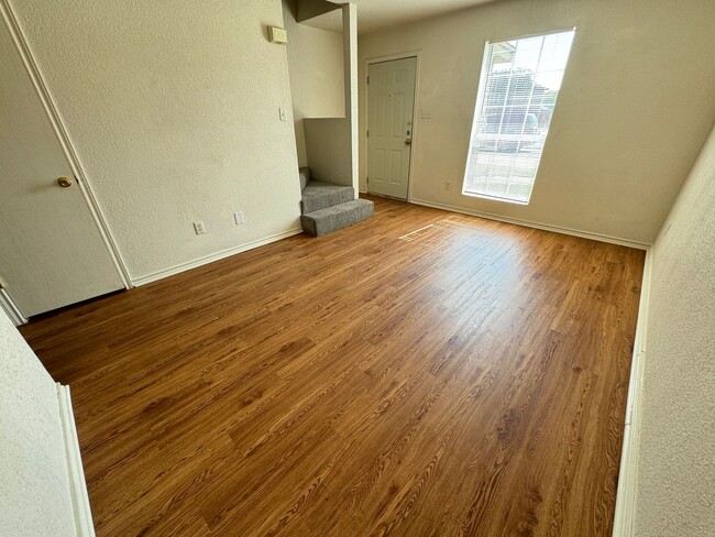 Photo - 4300 Alan Kent Dr Unidad # C