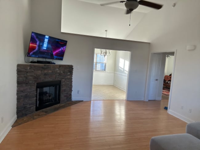 Photo - 514 Cornucopia Ln