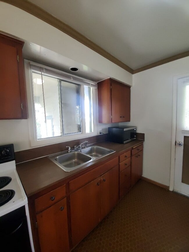 Photo - 2621-2623 Grove Unidad 2621