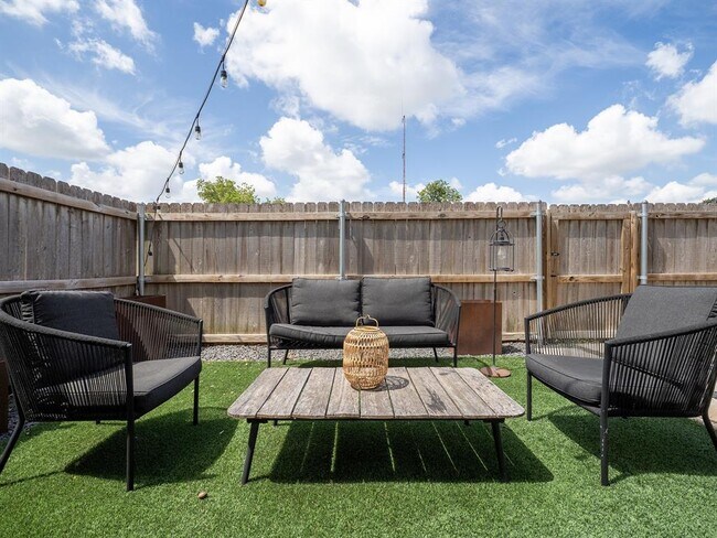6409 Berkman Dr
