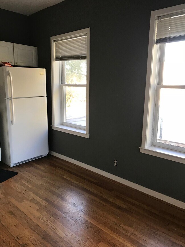 Photo - 117 E 8th St Unit 5