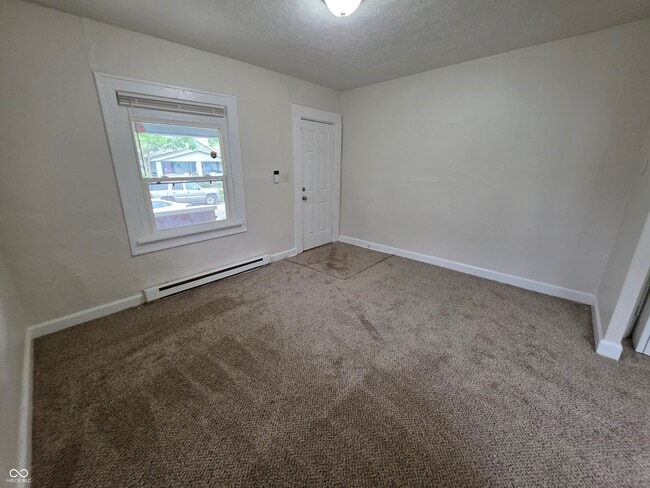 Photo - 833 N Gladstone Ave