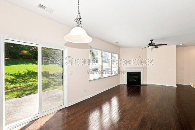 Photo - 117 E Warfield Dr