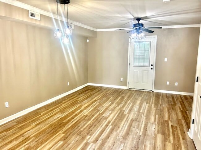 Photo - Newly Remodeled Condo/Townhouse!