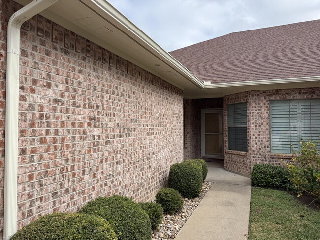 Photo - Modern Comfort Meets Cozy Living on Casual Cir!