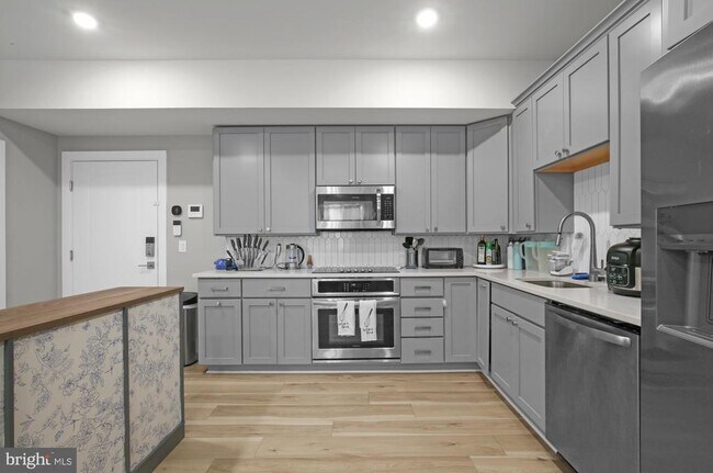 Photo - 2621 W Jefferson St Apartment Unit 2R