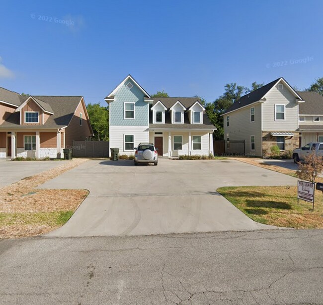 Photo - 112 Waverly Dr House