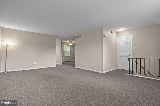 Photo - 560B Thrush Ct