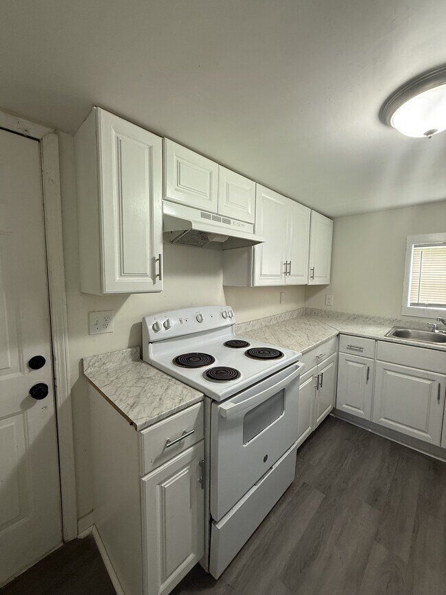 Photo - 3729 Pine Ave SW