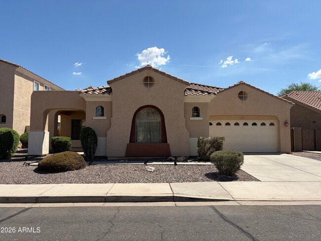 Building Photo - 2417 E Iris Dr