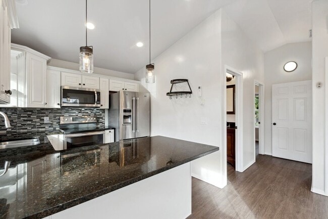 Photo - 2 bedroom, 1 bath apartment, close to down...