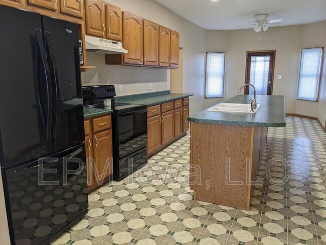 Photo - 110 12th St SE