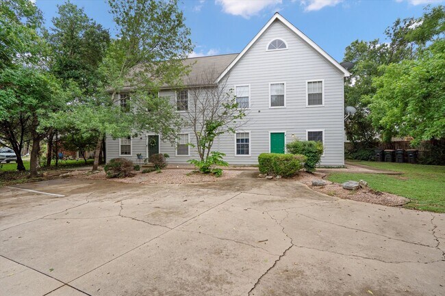 Photo - 2908 Whisper Oaks Ln Unit 1