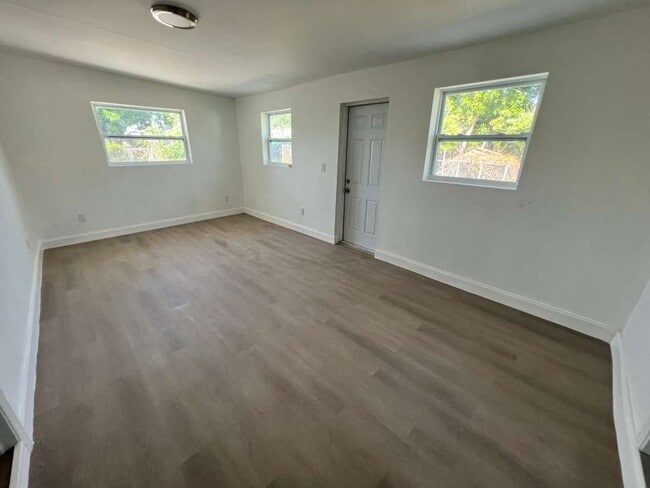 Photo - 422 SW 4th Ave