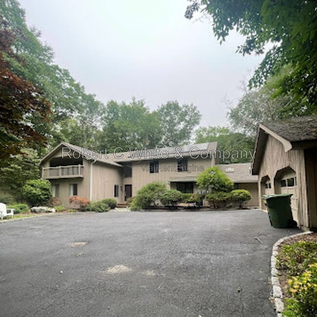Building Photo - 15 Treadwell Ct