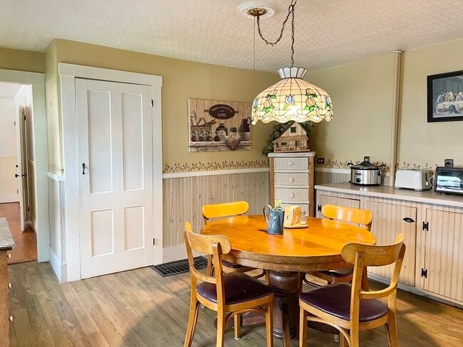 Photo - 196 Main St Unit 1