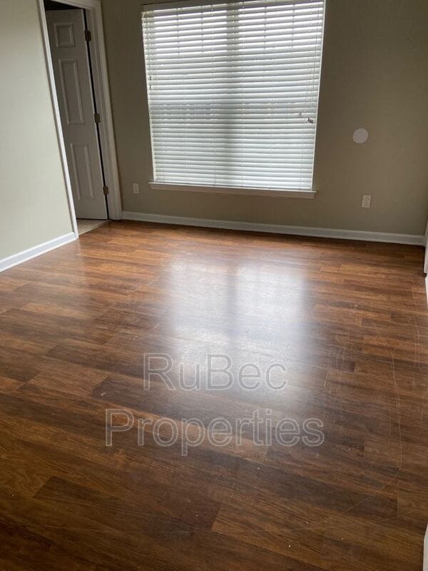 Photo - 5309 Esther Ln