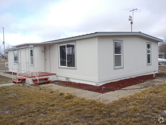 Building Photo - 3 Bedroom Family Home